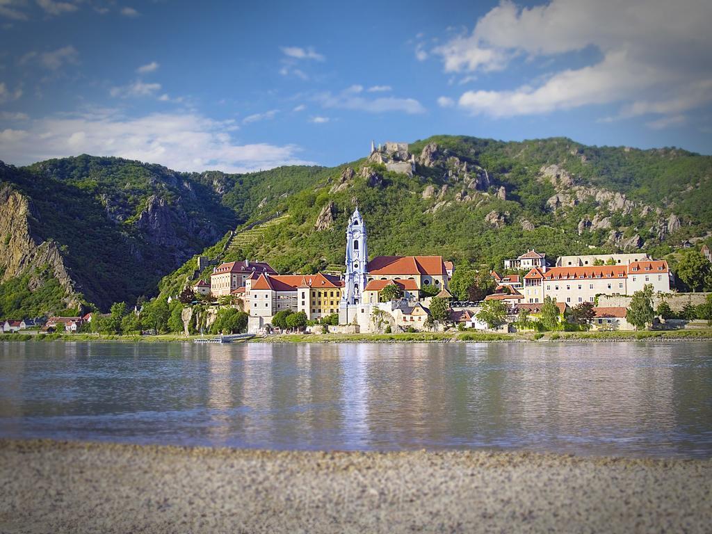 Gartenhotel & Weingut Pfeffel Dürnstein Esterno foto