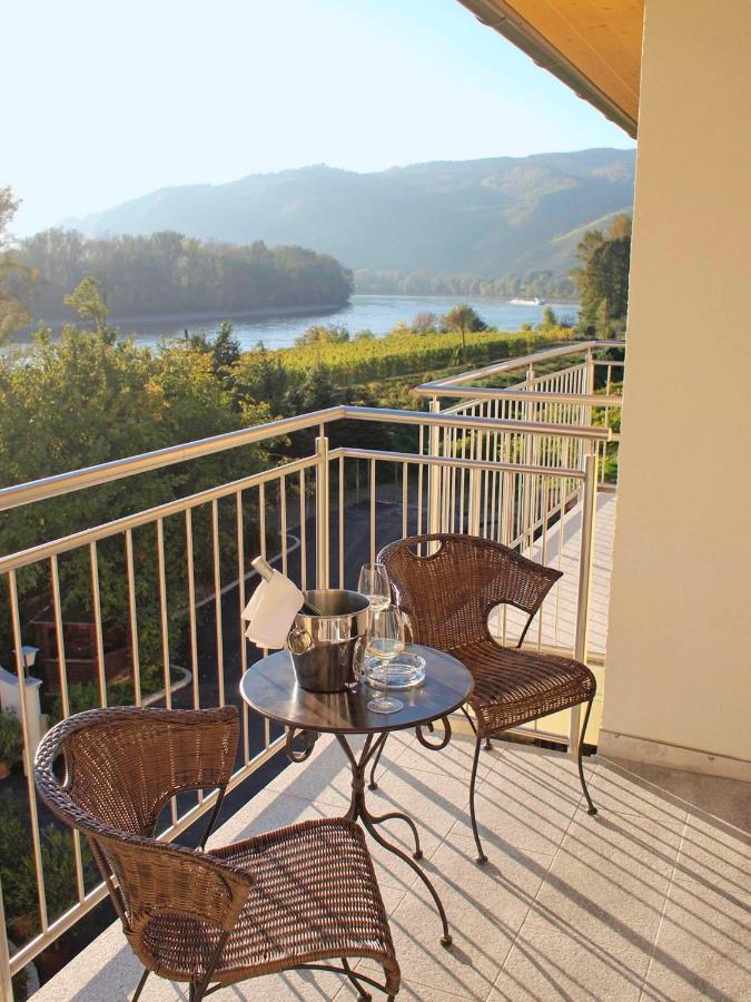 Gartenhotel & Weingut Pfeffel Dürnstein Esterno foto