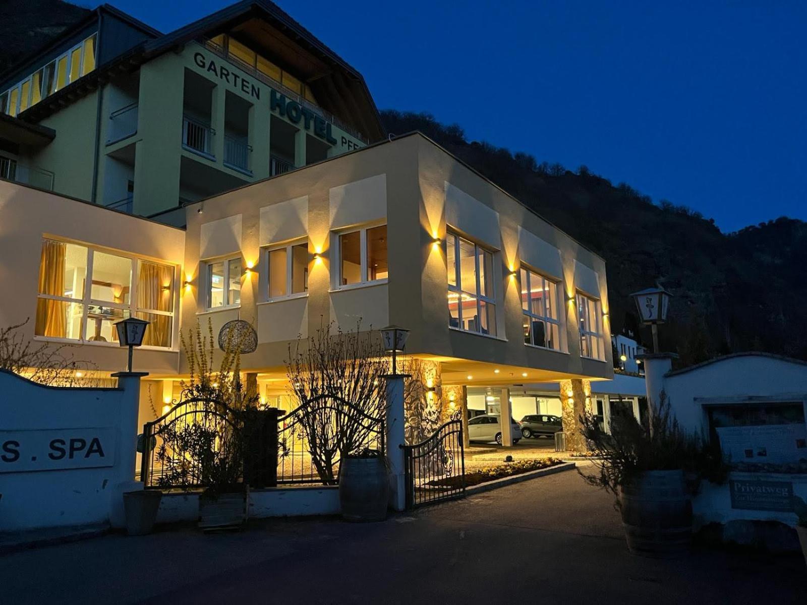 Gartenhotel & Weingut Pfeffel Dürnstein Esterno foto