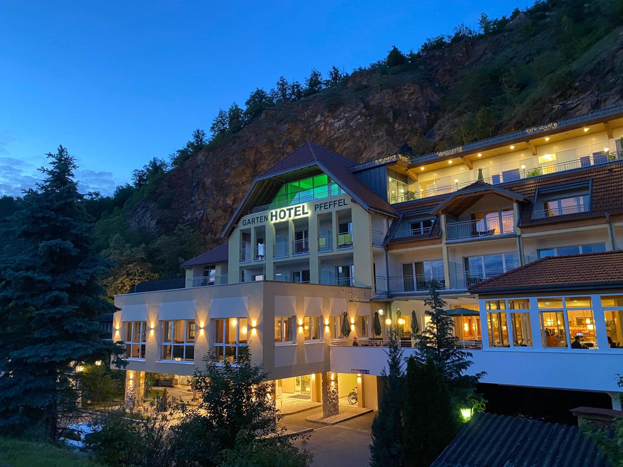 Gartenhotel & Weingut Pfeffel Dürnstein Esterno foto