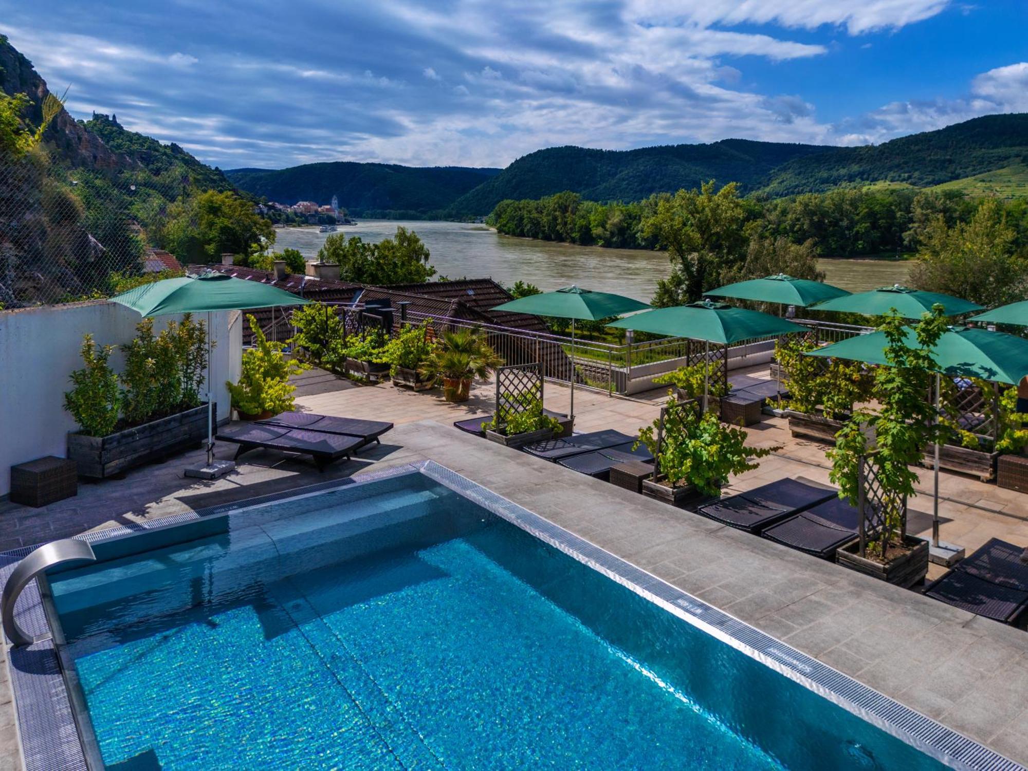 Gartenhotel & Weingut Pfeffel Dürnstein Esterno foto