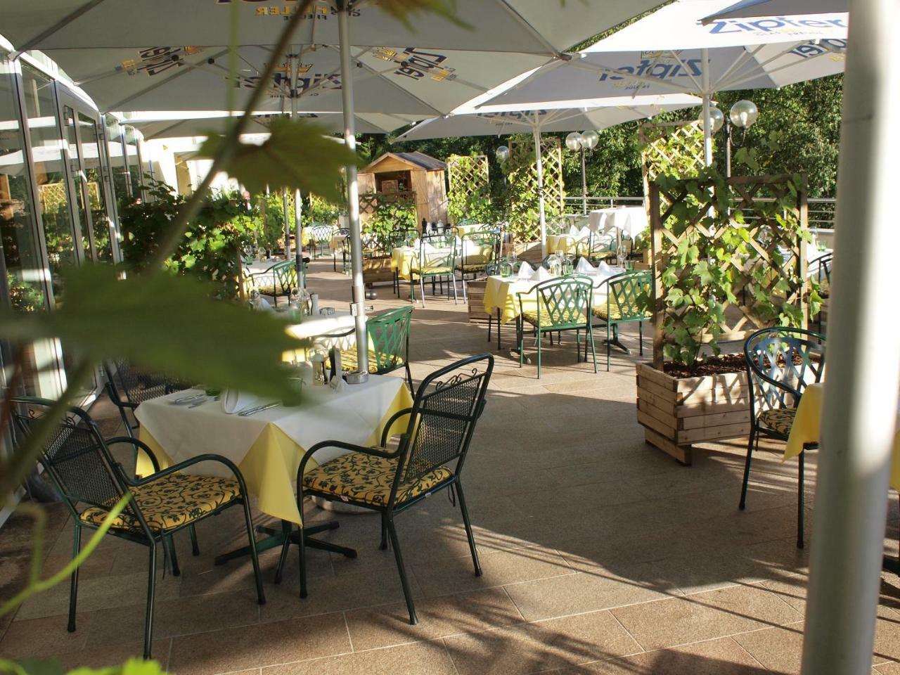 Gartenhotel & Weingut Pfeffel Dürnstein Esterno foto